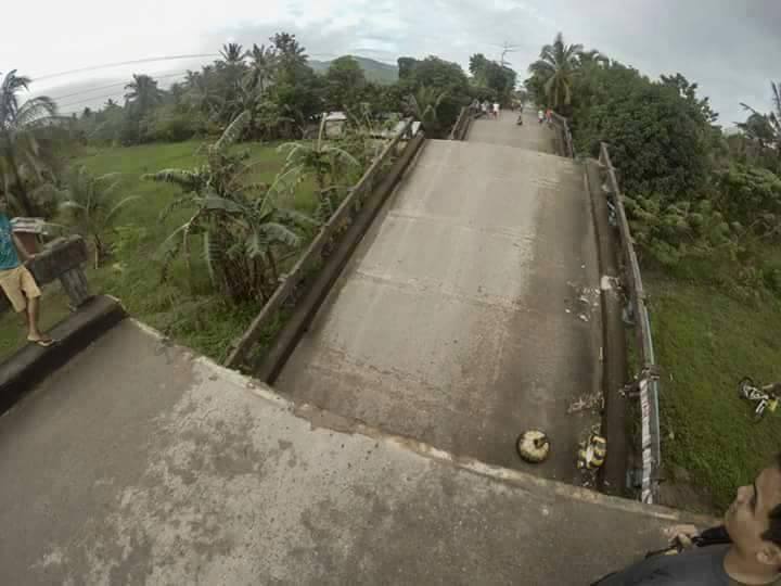 Collapsed San Francisco Anao-aon Bridge.