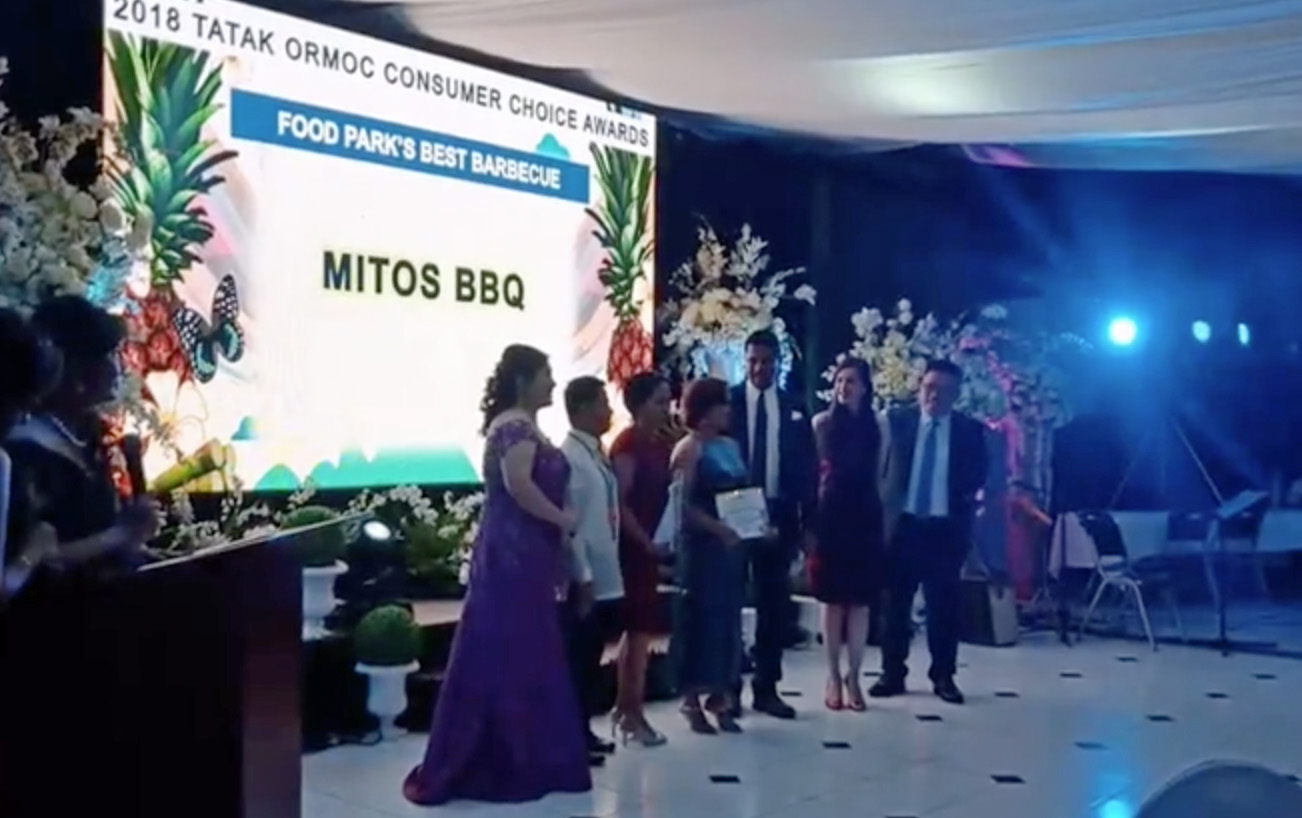 Mitos BBQ receives an award as Ormoc Food Park’s Best Barbeque
